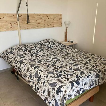 Appartement Rdc Avec Parking Prive La Fare-les-Oliviers ภายนอก รูปภาพ