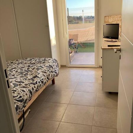 Appartement Rdc Avec Parking Prive La Fare-les-Oliviers ภายนอก รูปภาพ