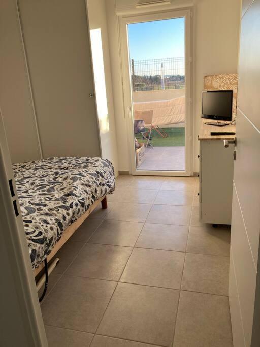 Appartement Rdc Avec Parking Prive La Fare-les-Oliviers ภายนอก รูปภาพ